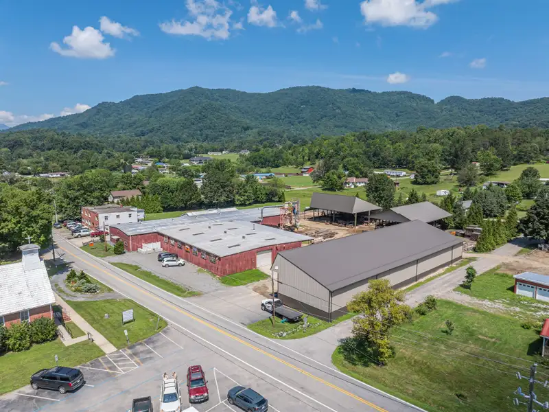 Mixed-use Industrial Property with Office, Storage, and Apartments in Bethel, Nc