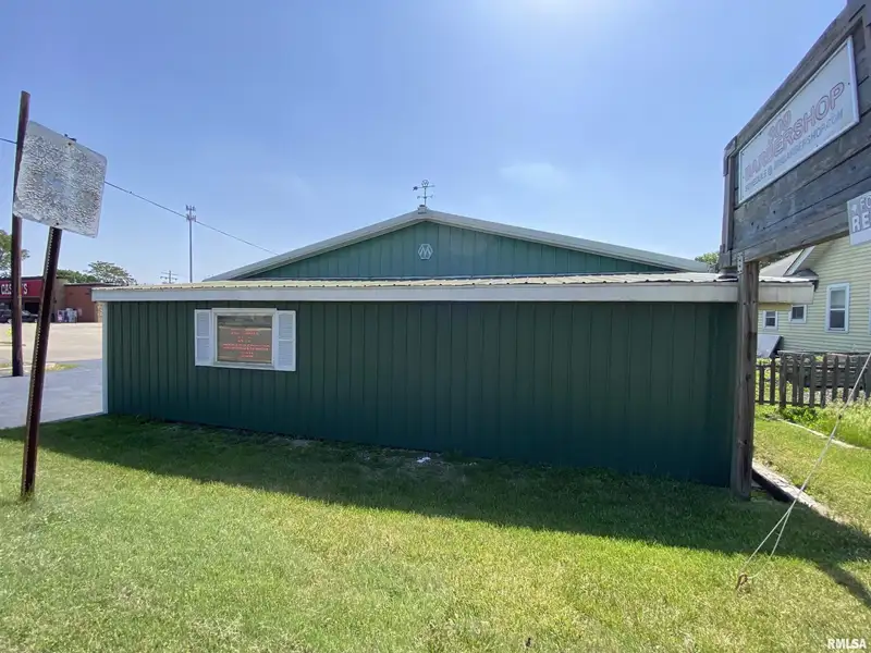 Versatile Commercial Property in Prime Location - 314 W Ash St, Chillicothe, Il