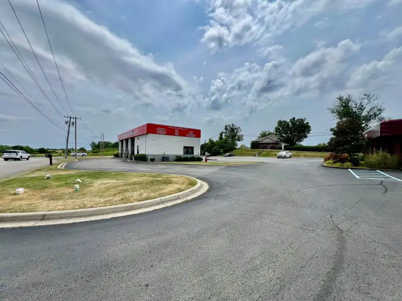 High-traffic B-3 Zoned Commercial Property on Lexington Rd. with Automotive Facility