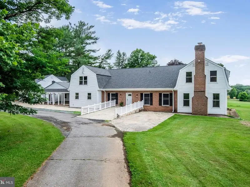 Versatile 6,274 Sf Church/community Space in Derwood - Re-1 Zoning