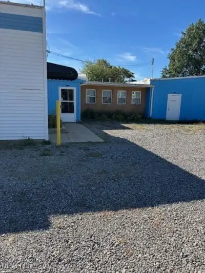 Multi-parcel Commercial Property with Storage and Rustic Office Space on 0.76 Acres
