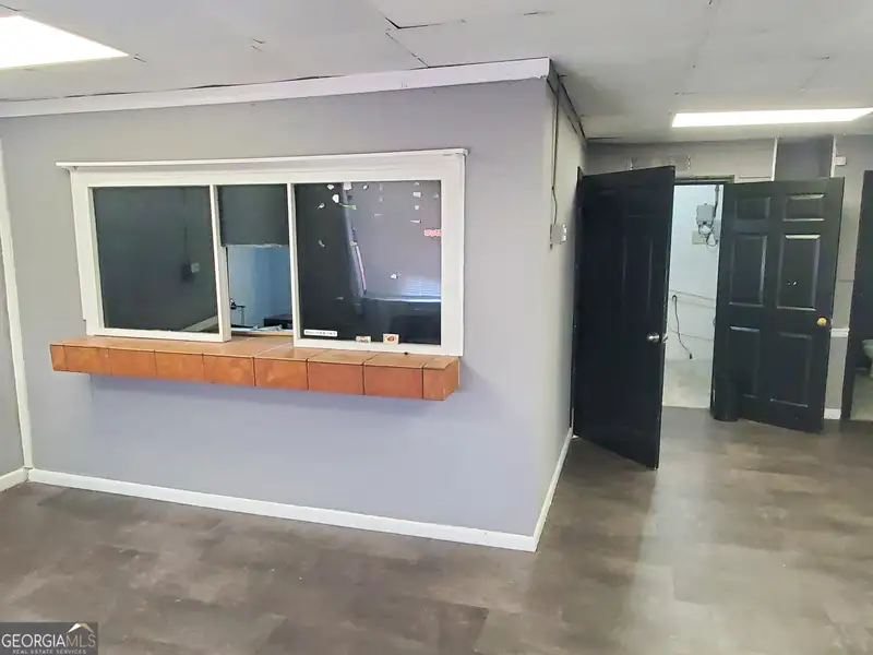 Commercial Building on Shorter Avenue with High Visibility and Ample Space