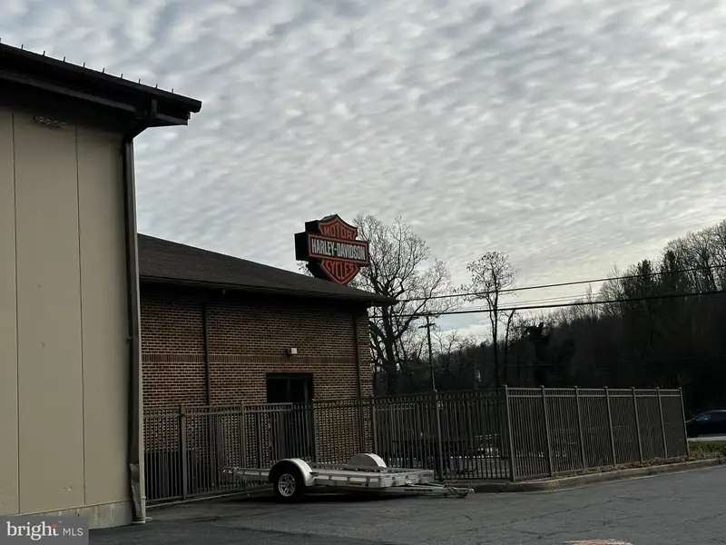Versatile Commercial Property with Showroom, Offices, and Large Metal Building in Prime Location
