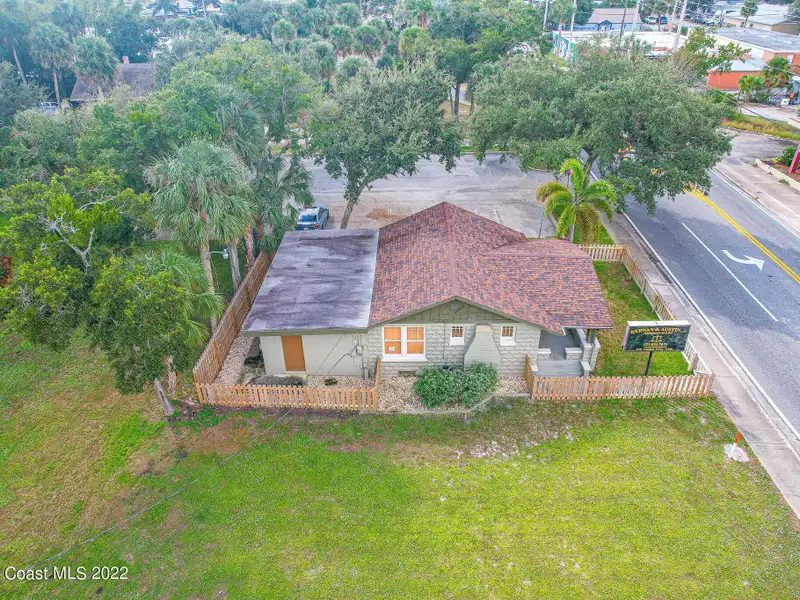 Versatile 1,092 Sq. Ft. Commercial Building Near Cocoa Village with Ample Parking