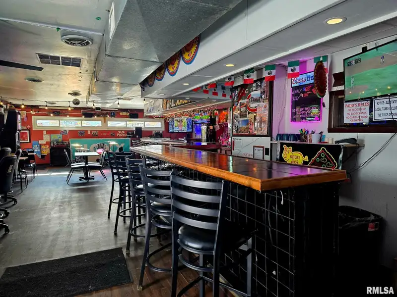 Established Bar and Grill with Outdoor Stage in Prime Location Near Factories