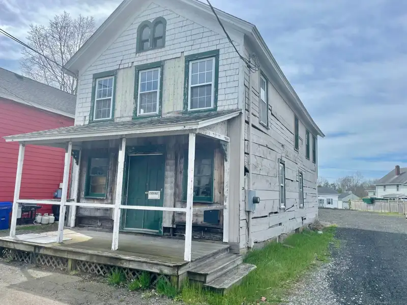 Prime 2-story Commercial Building on High-traffic Main St. - 1,476 Sqft