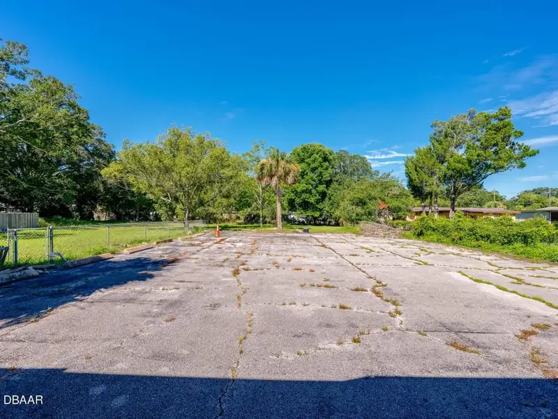 Historic Commercial Building with Yard Space in Prime Location