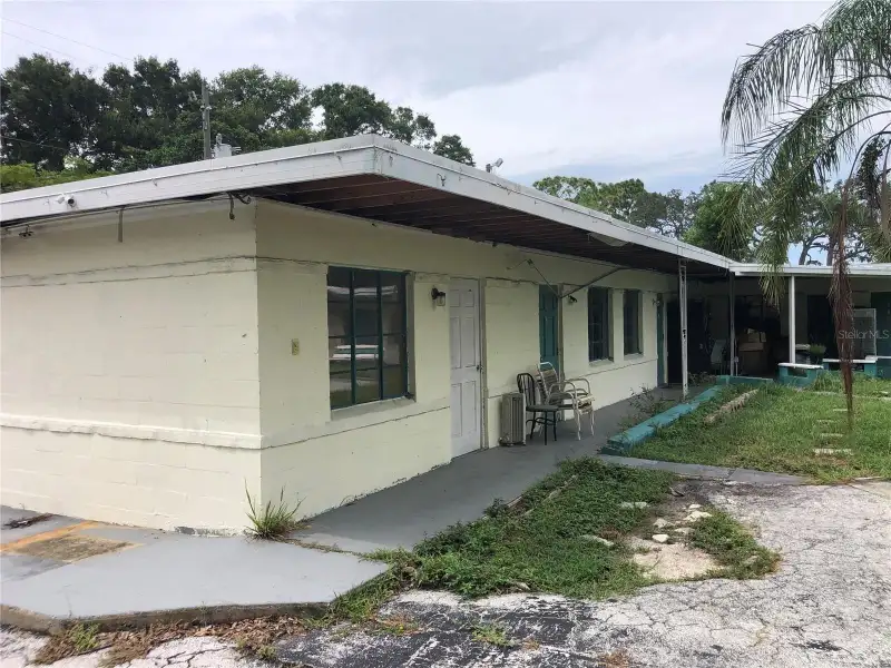 9-unit Hotel Complex with Redevelopment Potential on N Ft Harrison Ave, Clearwater