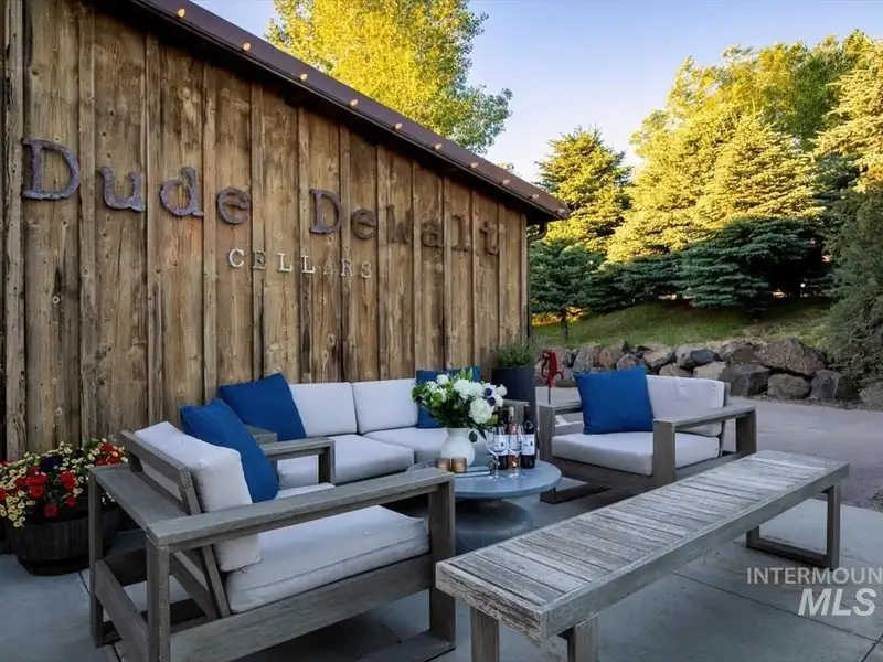 Hilltop Winery and Event Center with Custom Home and 360-degree Views in Eagle, Idaho