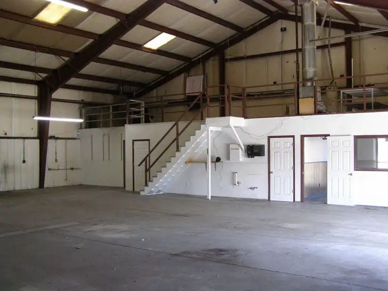 Functional 3,600 Sf Office/warehouse with Mezzanine and Fenced Yard in Prime Location