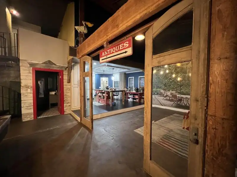 Versatile Mixed-use Property with Office Space and Storage in Residential Area