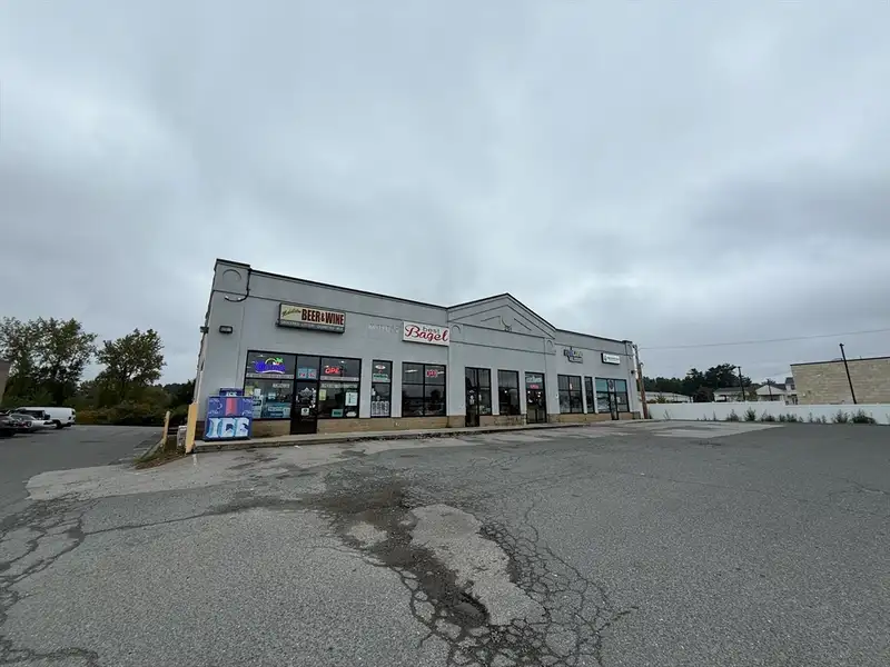 Retail/production Space for Lease in High-traffic Plaza, Middleton, Ma
