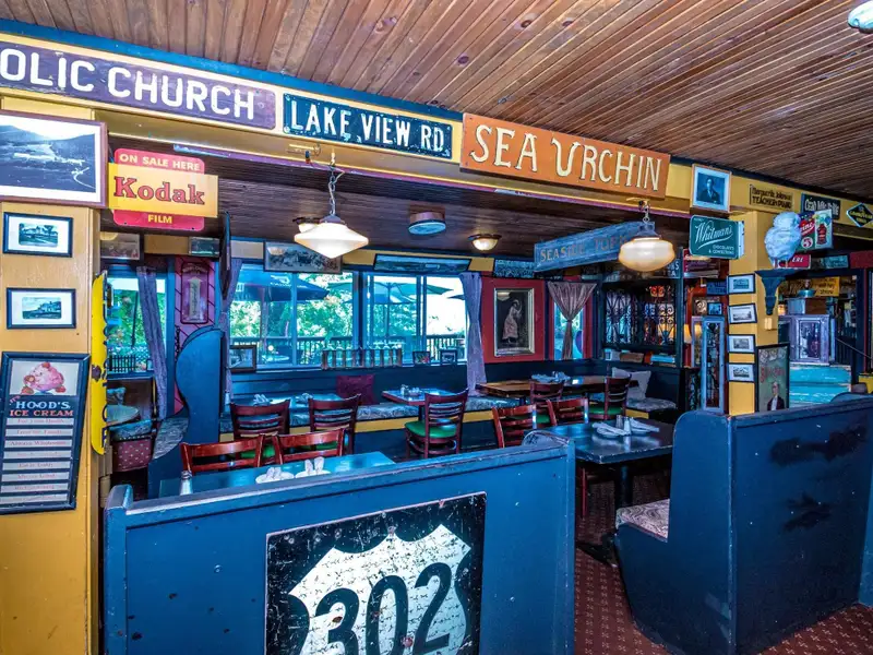 Irish Pub and Restaurant with Mountain Views on 1.64 Acres in North Conway