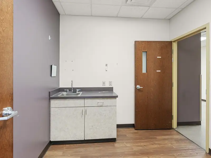 Multi-tenant Retail/office Space for Lease in Highland, in with Flexible Layout Options