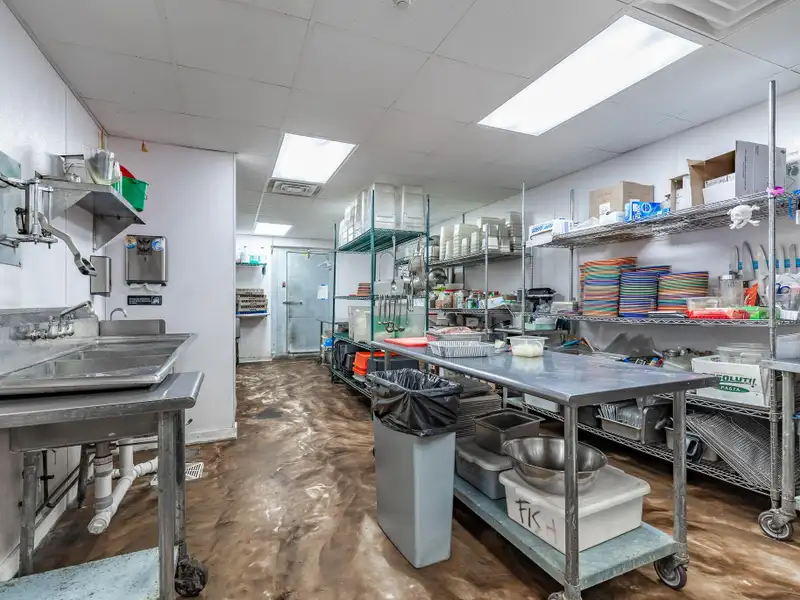 Renovated Commercial Building with Land for Sale in Central Location, Ideal for Restaurant