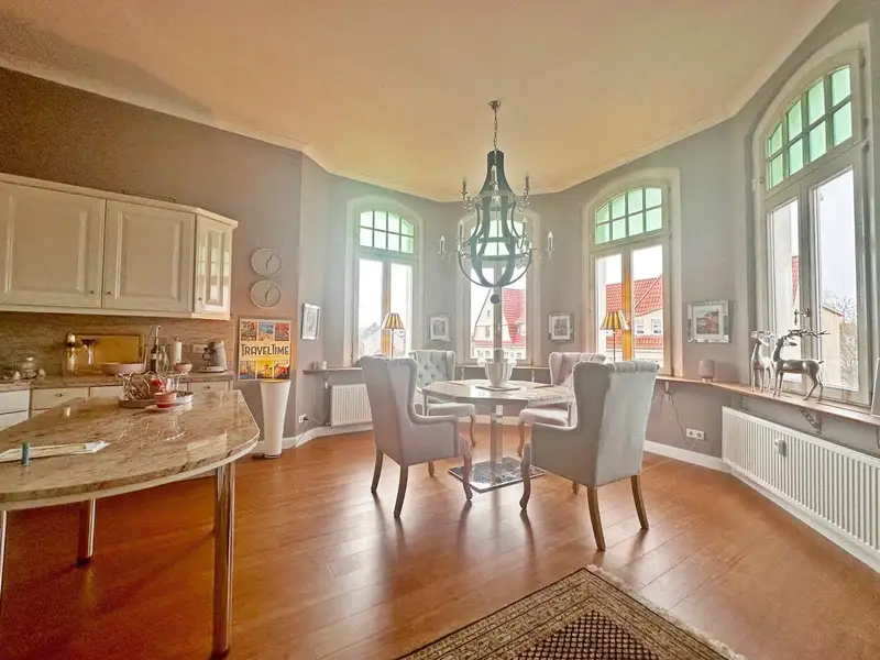 Spacious 249 M² Commercial-residential Unit in Historic Mühlhausen Villa