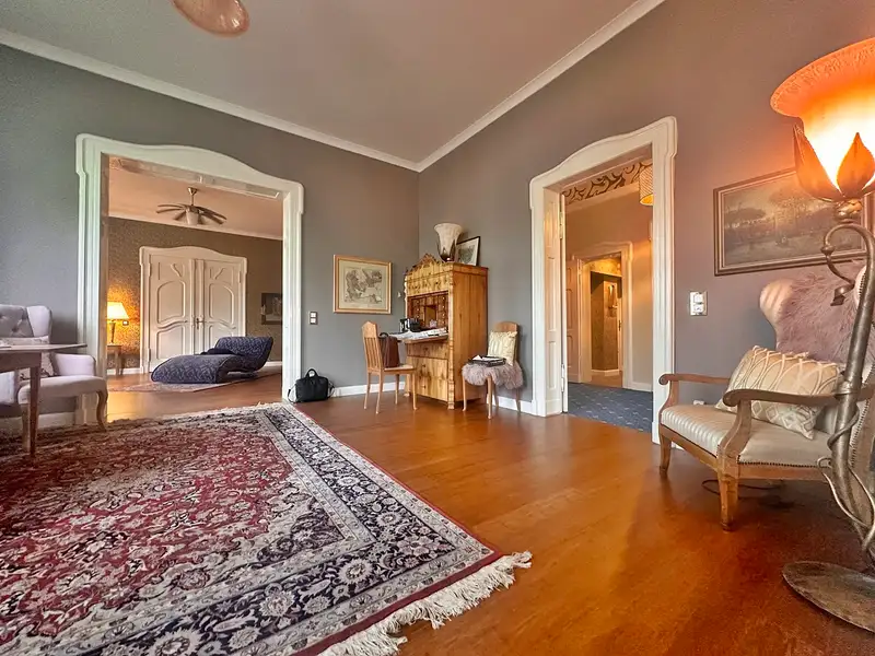 Spacious 249 M² Commercial-residential Unit in Historic Mühlhausen Villa