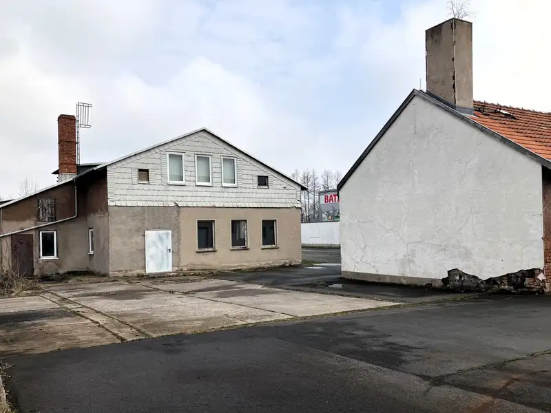 Commercial Complex with Production Hall and Renovation Potential in Prime Location