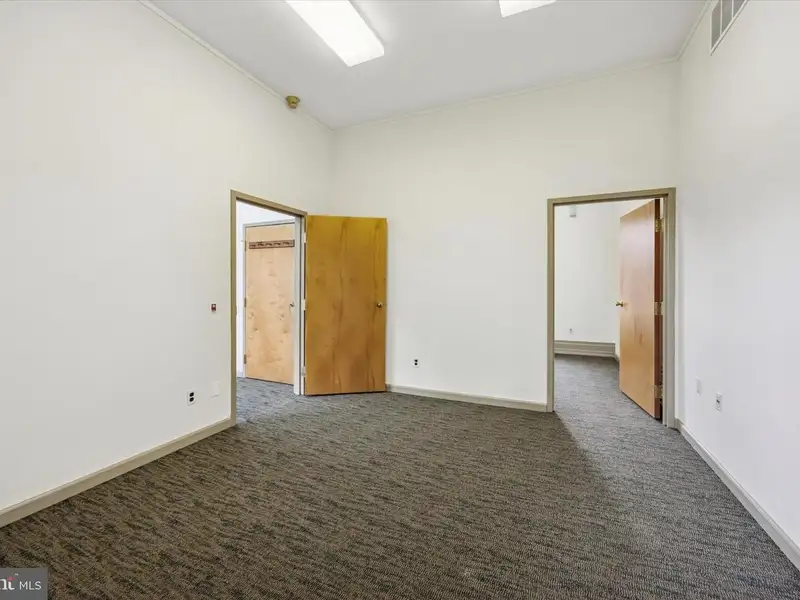 Historic 1906 Commercial Property in Bristol Borough with Versatile Layout and Prime Location