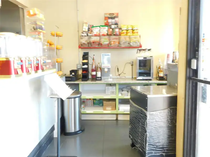 Turnkey Pizza Restaurant for Sale in High-traffic Location with Essential Equipment Included
