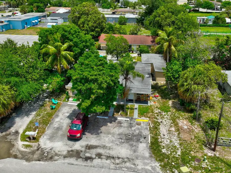 Well-maintained 6-unit Multifamily Property in South Florida with Value-add Potential