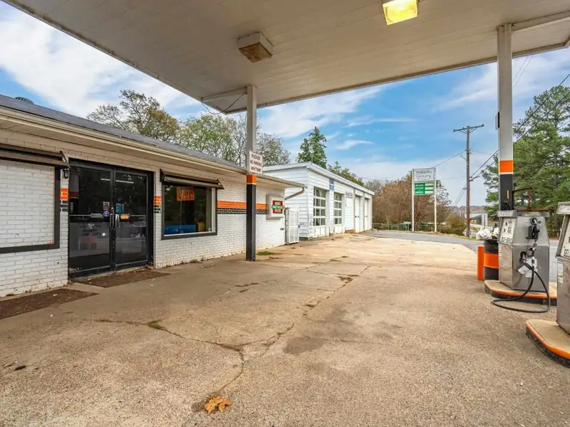 Commercial Property with 2 Buildings and Highway Frontage in Magnet Cove