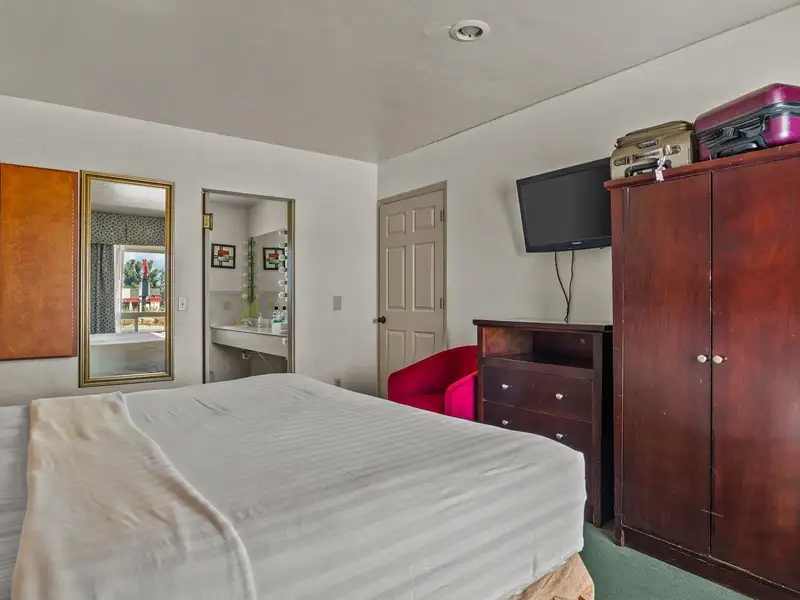 Investment Opportunity: Four Suite B&b in Montrose, Colorado with 7.2% Projected Cap Rate