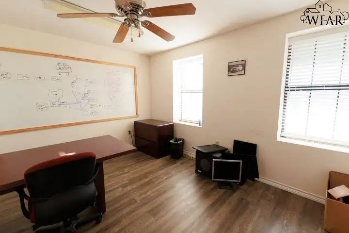 Commercial Building with Office and Warehouse Space in Prime Location
