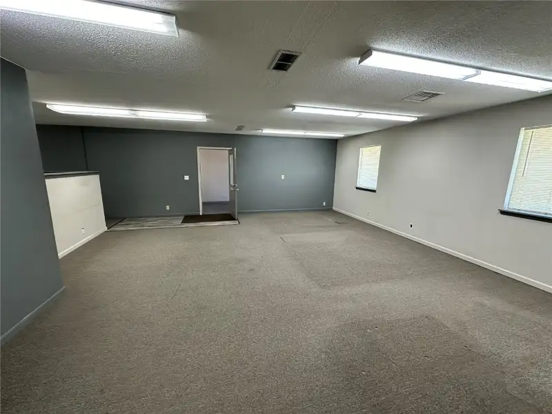 Versatile Office Suites Available for Lease with Customization Options