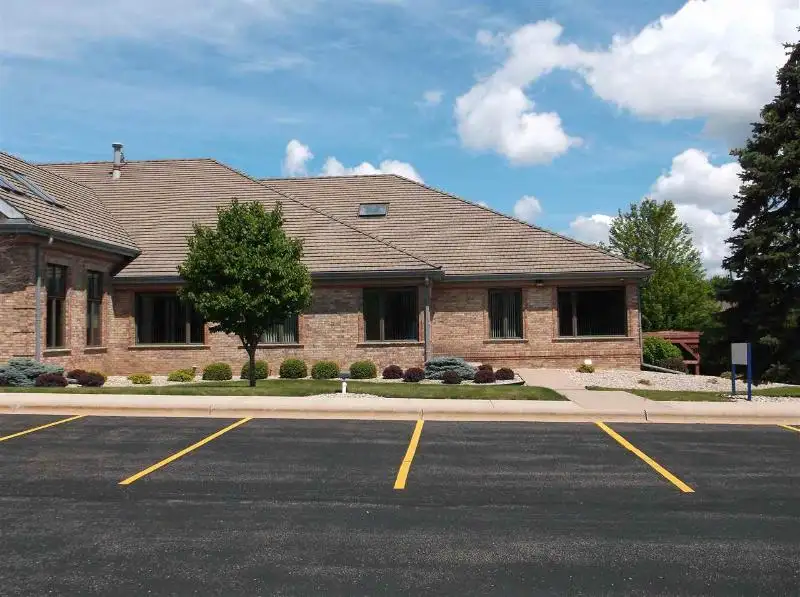 Class a Office Condo for Lease in Oshkosh - 9000+ Sf with Multiple Offices and Parking