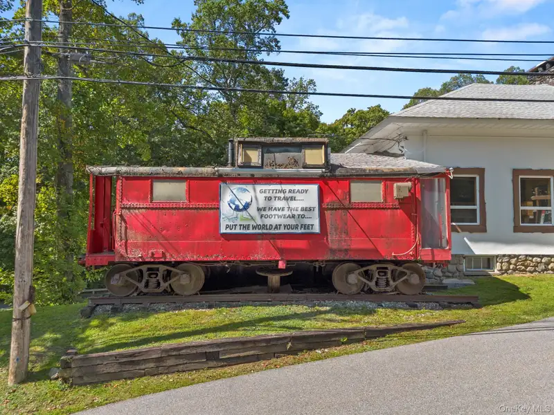 Prime Commercial Property with Restaurant and Retail Space on High-traffic Road
