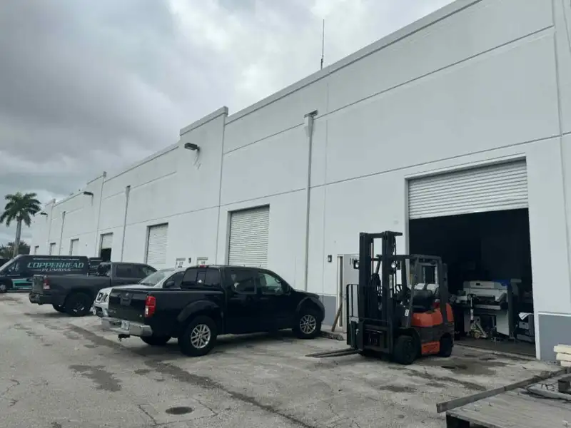 Condo Flex Space Investment with Il Zoning on Belvedere Road, 1,438 Sf Total