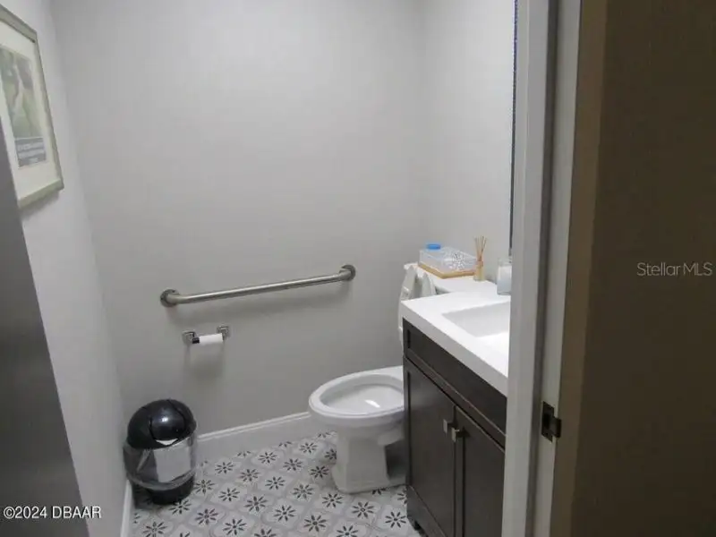 Renovated Medical Suite in Granada Oaks Building, Ormond Beach - 1632 Sf Turnkey Opportunity