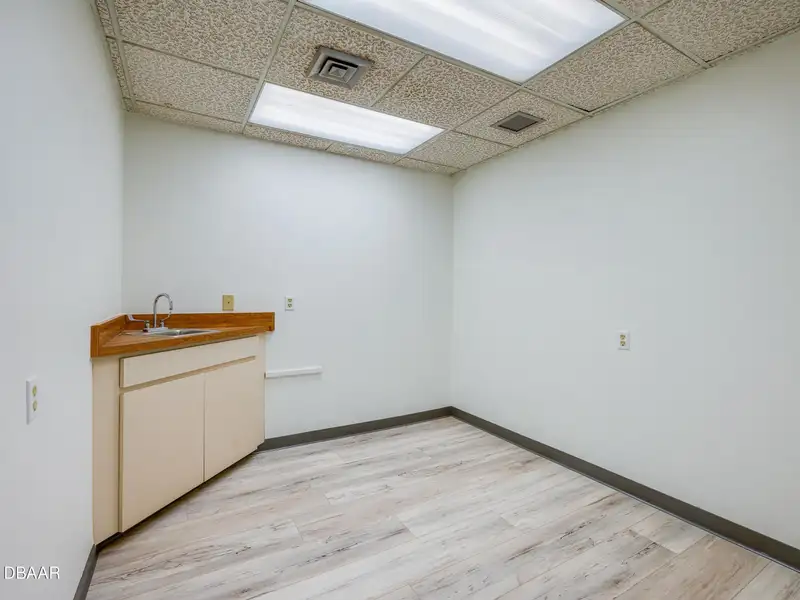 Upgraded 2112 S.f. Medical Office Space in Ormond Beach, Near Granada Blvd.