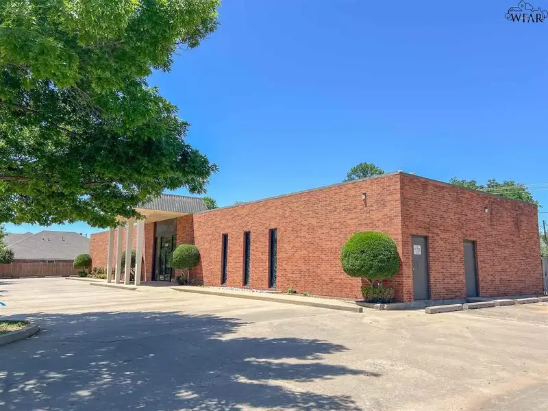 Commercial Lease Opportunity in Prime Location for Medical Professionals