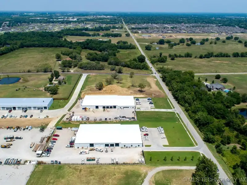 Fully Leased Office/warehouse with Nnn Lease in Prime Location, 45,000 Sf Yard Space