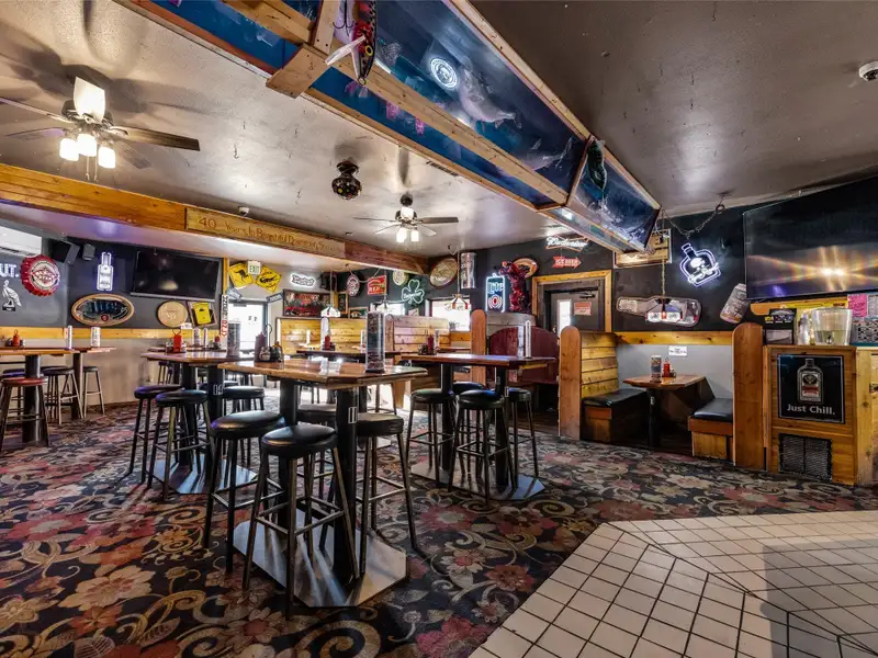 Historic Del's Bar & Grill: Profitable Lakeside Business in Somers, Mt with Liquor License