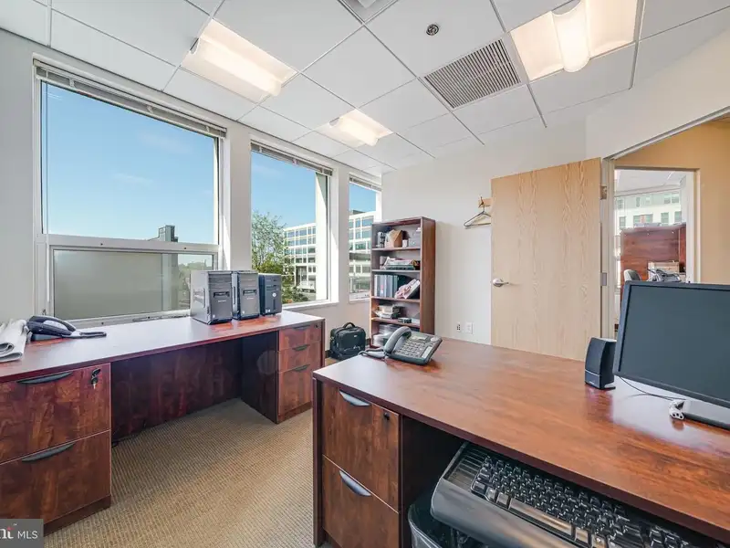 Flexible Office Suite in Prime Falls Church Location - 1,200 Sq Ft, Great Accessibility