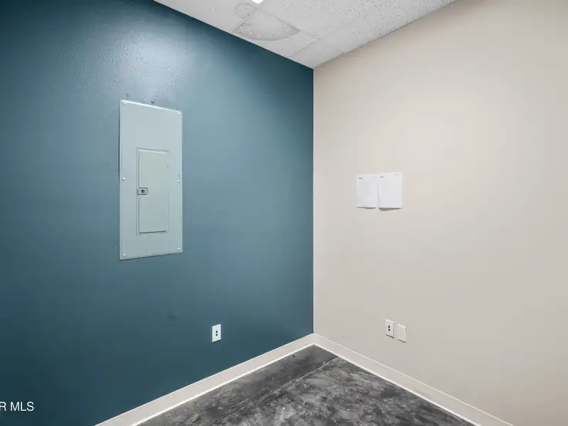 2,750 Sq Ft Office Space for Rent in Established Shopping Center Near Montwood and Yarbrough