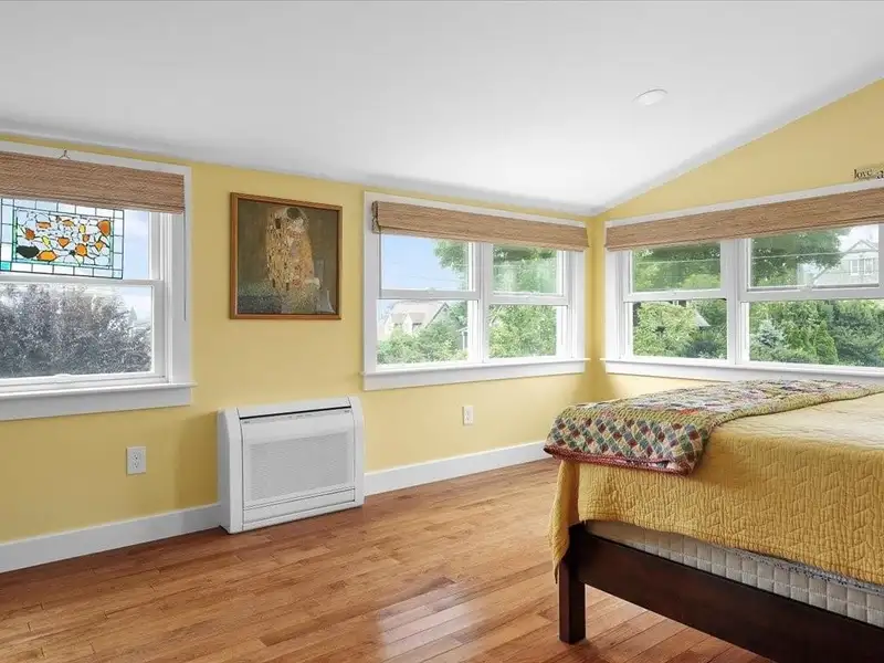 Distinctive Victorian Guest House in Jamestown with 7 Ensuite Bedrooms and Water Views