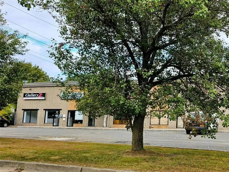 7-unit Multifamily Property with Yard and Prime Corner Location on Major Road