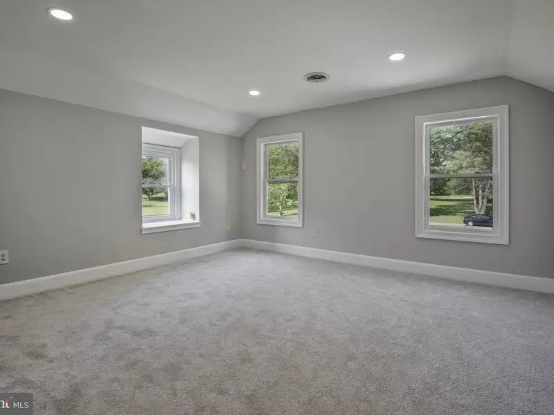 Versatile 6,274 Sf Church/community Space in Derwood - Re-1 Zoning