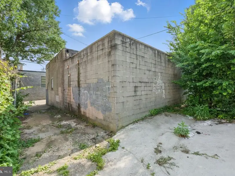 Established Auto Business and Commercial Property in Highlandtown with Turnkey Setup