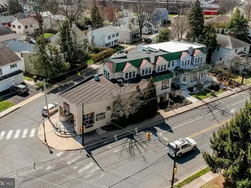 Multi-unit Building with Commercial Space and Two Residential Apartments in Established Location
