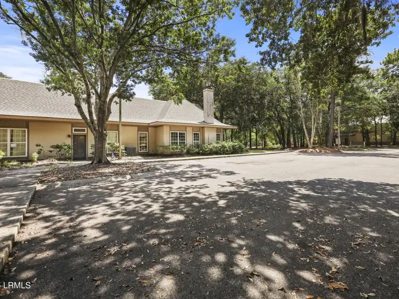 Multi-use Building with Long-term Tenant and Warehouse/office Space in Prime Location