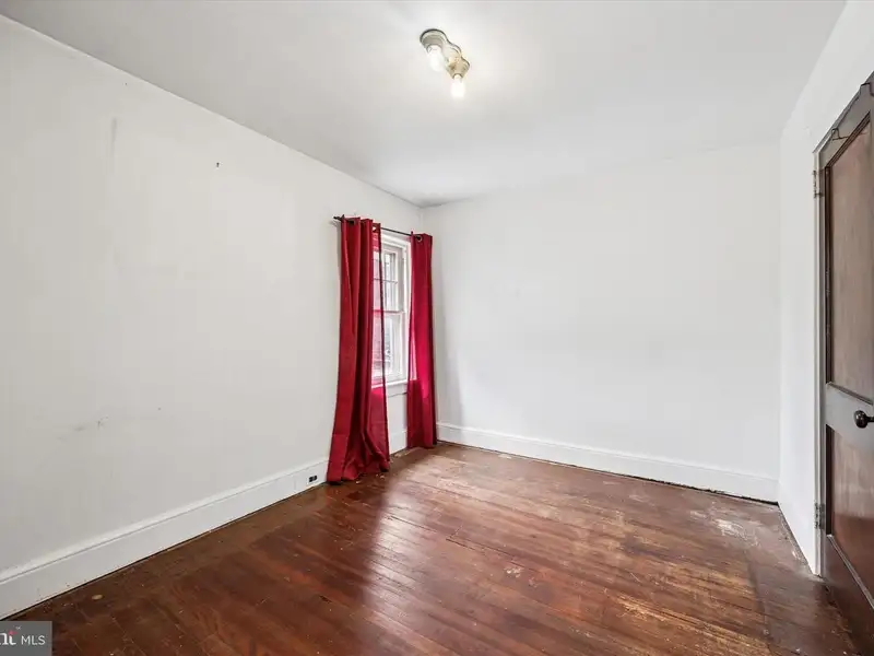 Versatile Commercial/residential Property in Clifton Heights with High Ceilings and Hardwood Floors