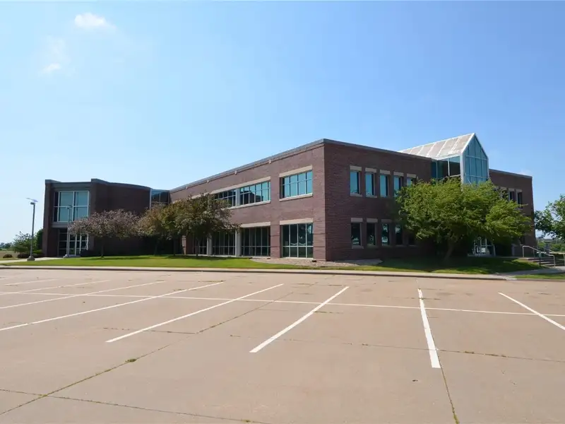 Class a Office Building in Cedar Rapids with Flexible Space and Prime Accessibility
