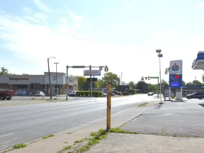 Flexible Commercial Space with Drive-in Door and Ada Accessibility in B-3 Zoning