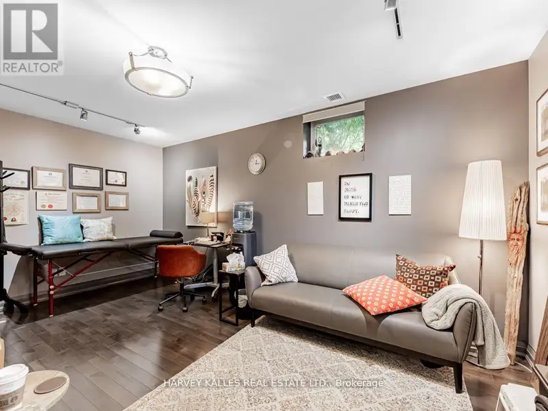 Custom Built Mixed-use Office/residential Property in Thornhill Village, 2013 Award Winner