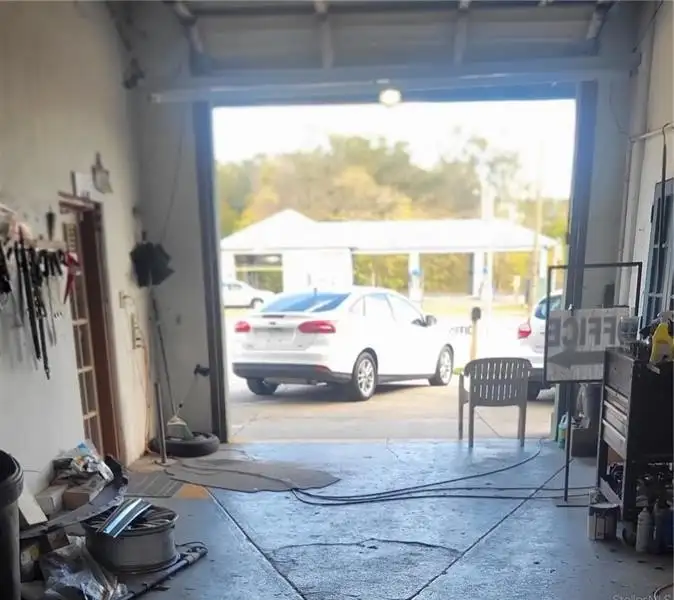 Auto Body Shop with Offices and Garage on Us Hwy 41 in Newberry